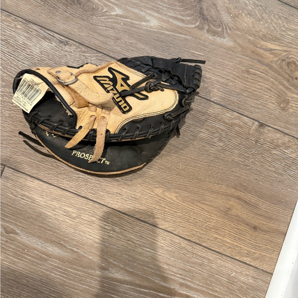 Mizuno Black and Tan Prospect Baseball Glove